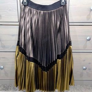 BCBG Metallic accordion skirt XS
